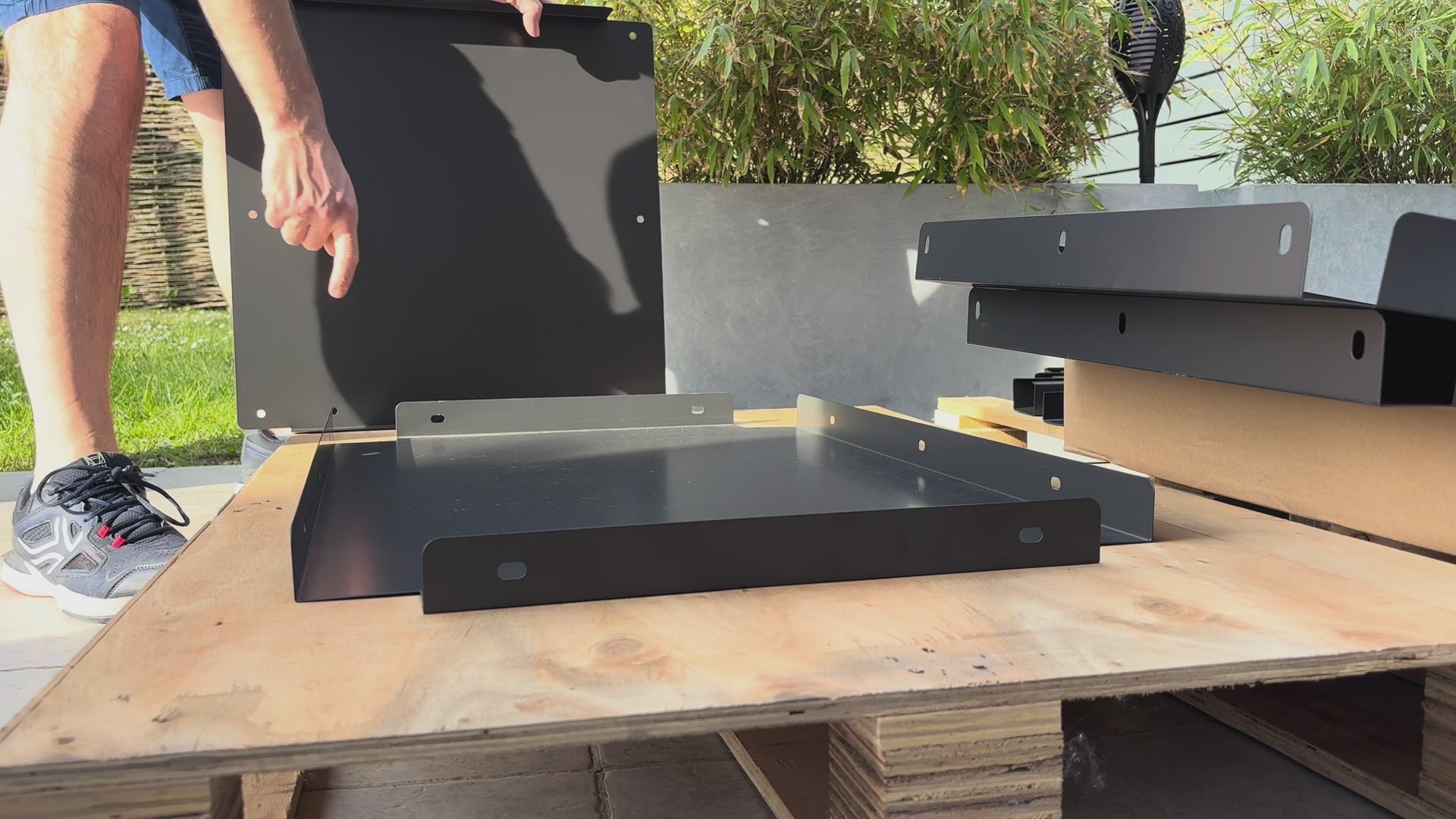 Charger la vidéo : Kit 1000W avec support REVOLUSUN. Video d'installation avec support de fixation au sol 